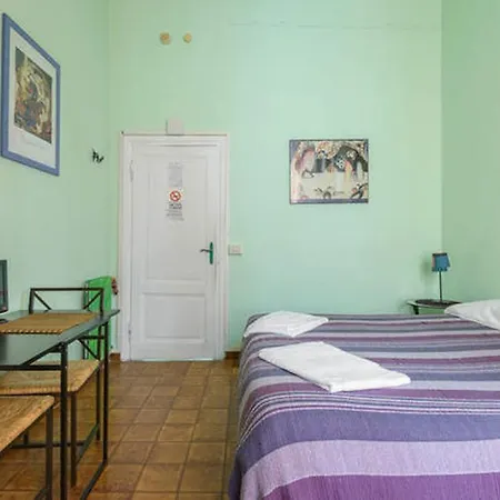 Sixbeds בית הארחה 2*