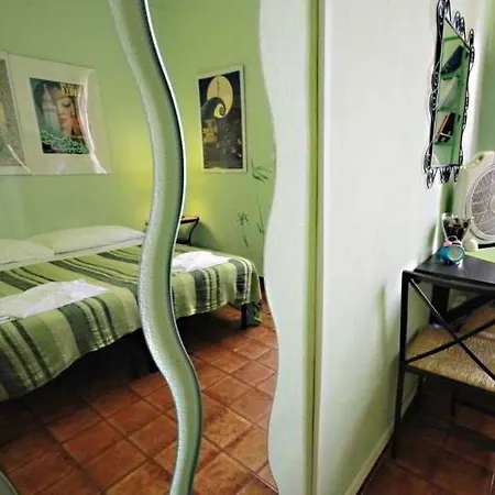 Sixbeds Pensión 2*