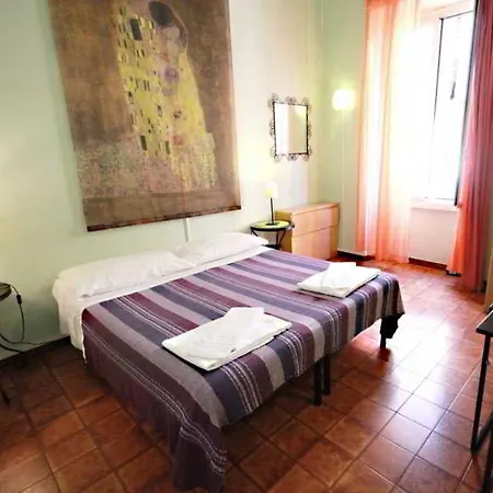 Sixbeds Pensión 2*